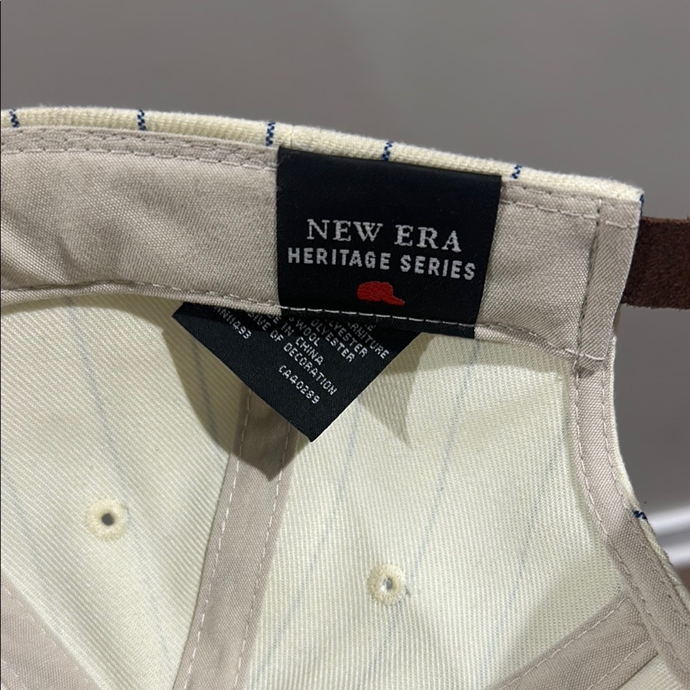 New Era Heritage Series Strapback Cap - Picture 10 of 10